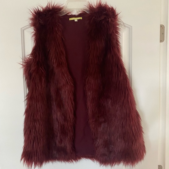 Gianni Bini Maroon Fur Vest - Picture 2 of 6